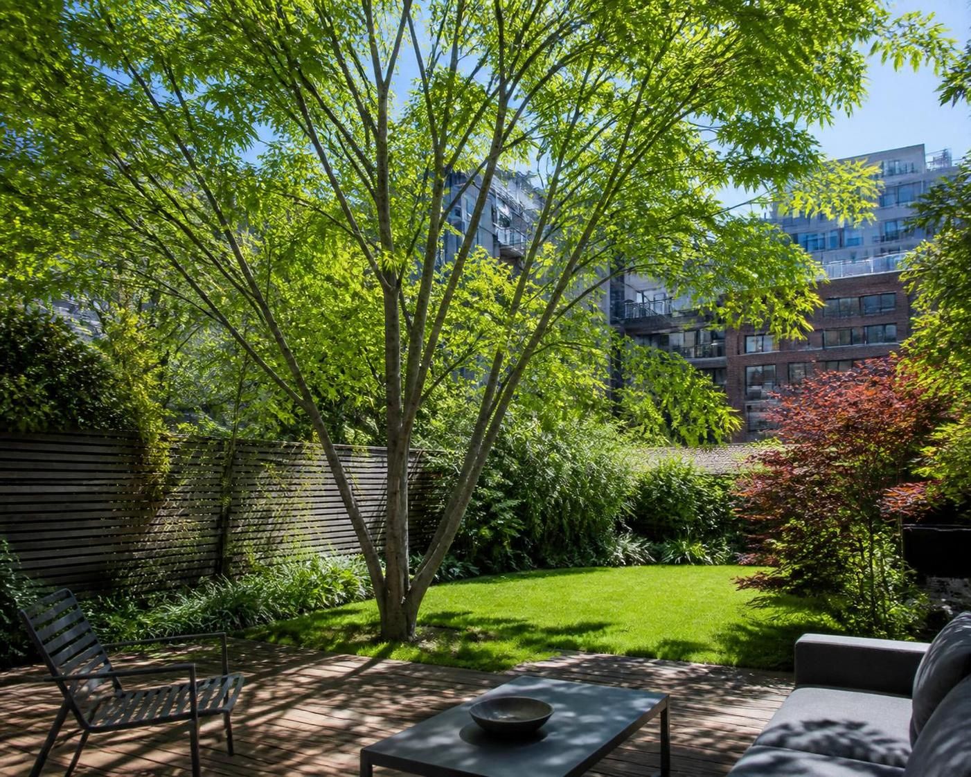 découvrez comment le negundo s'intègre dans nos jardins urbains et transforme le paysage grâce à ses qualités uniques et son adaptation en milieu citadin.