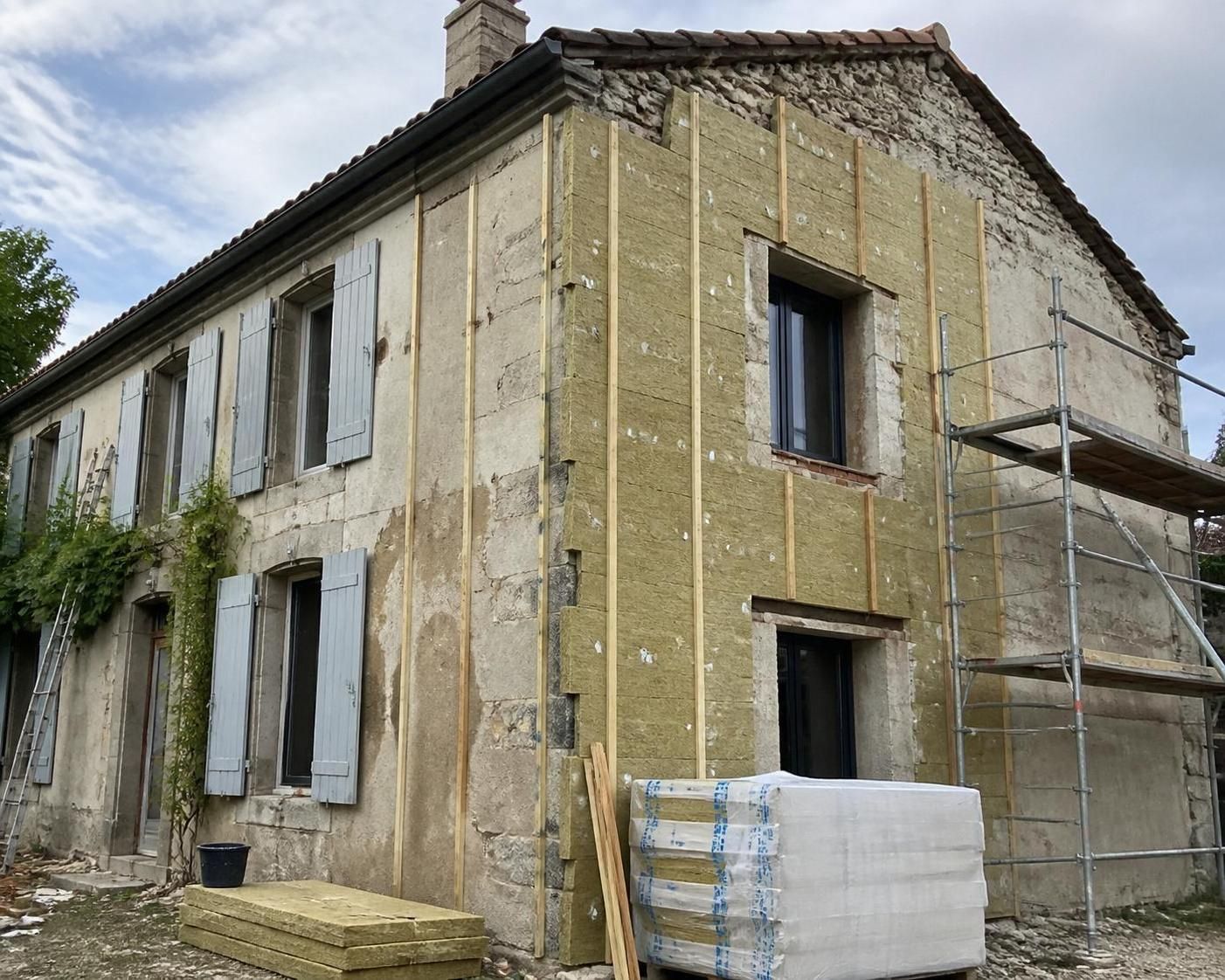 découvrez les meilleures solutions pour isoler un mur efficacement et réduire votre facture énergétique tout en améliorant le confort de votre logement.